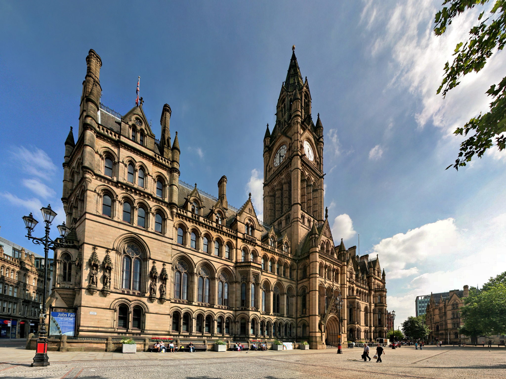 8 of Manchester's most well known iconic landmarks - Glossop